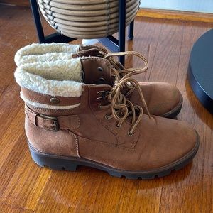Make an OFFER! WOMENS size 8 brown boot